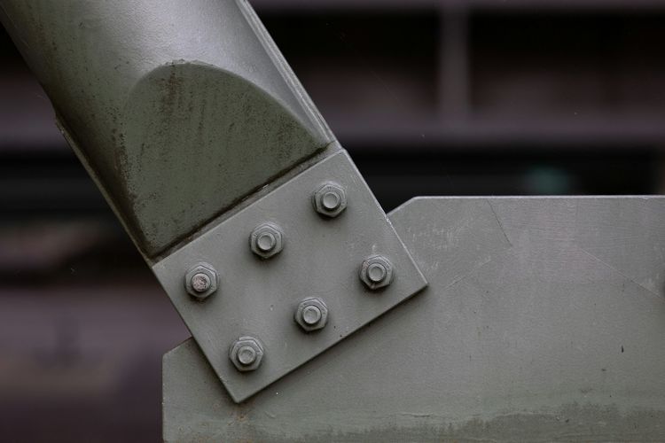 Fém csatlakozóelemek és rögzítők gyártása precíz illesztéssel és tartós kivitelben