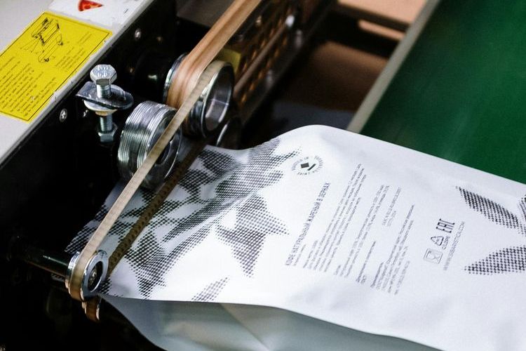 Csomagoló berendezések gyártása ipari felhasználásra, automatizált és félautomata