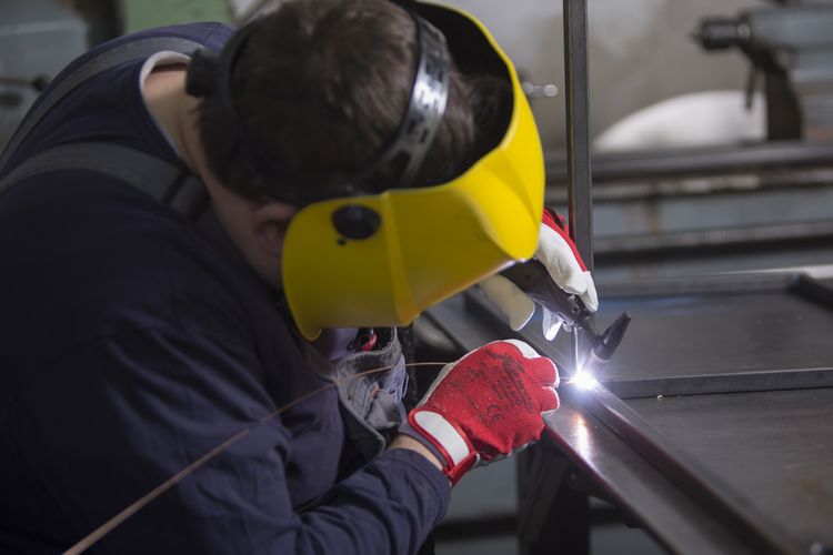 Lízingelt gépbeszerzéshez készülő ipari berendezés hegesztése a Roberto Welding műhelyében